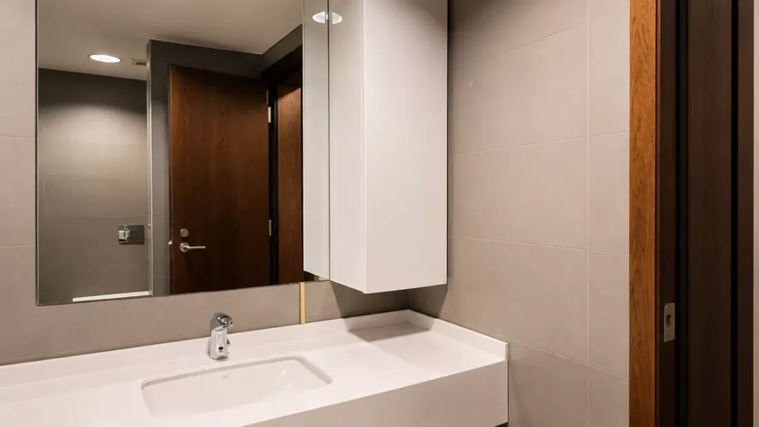 Coordinating Joinery With Ceiling Rhythm